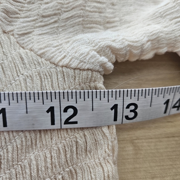 Urban Outfitters Amelia Beige Cream Off Shoulder Smock Midi Dress Sz Small NWT - Picture 7 of 10